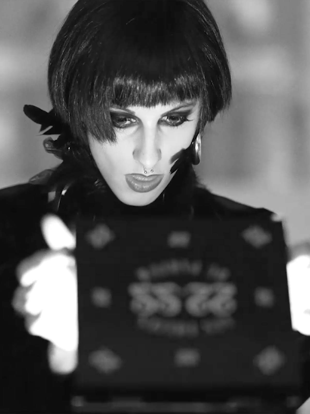 les-folies-du-parfum-artistica-ragazza-1200x1600-opt